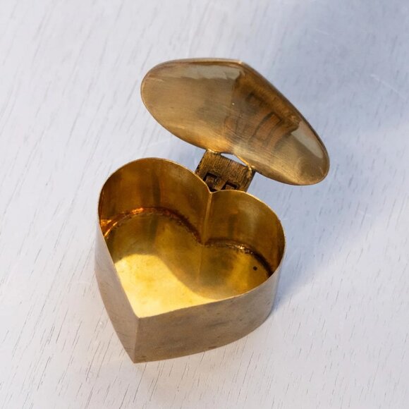 Small Brass Hinged Lidded Heart Jar with Enamel Butterfly Design on Top - Picture 3 of 3